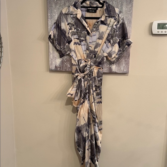 Elegant Abstract Print Dress size small - Picture 4 of 5